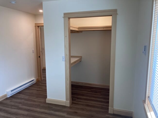 Building Photo - 1805 Beck Ave