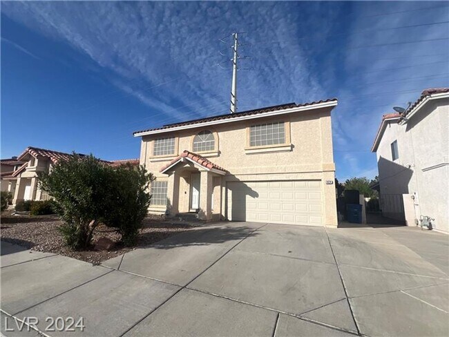 Foto del edificio - 4 bedrooms, 2.5 baths Located in Whitney R...