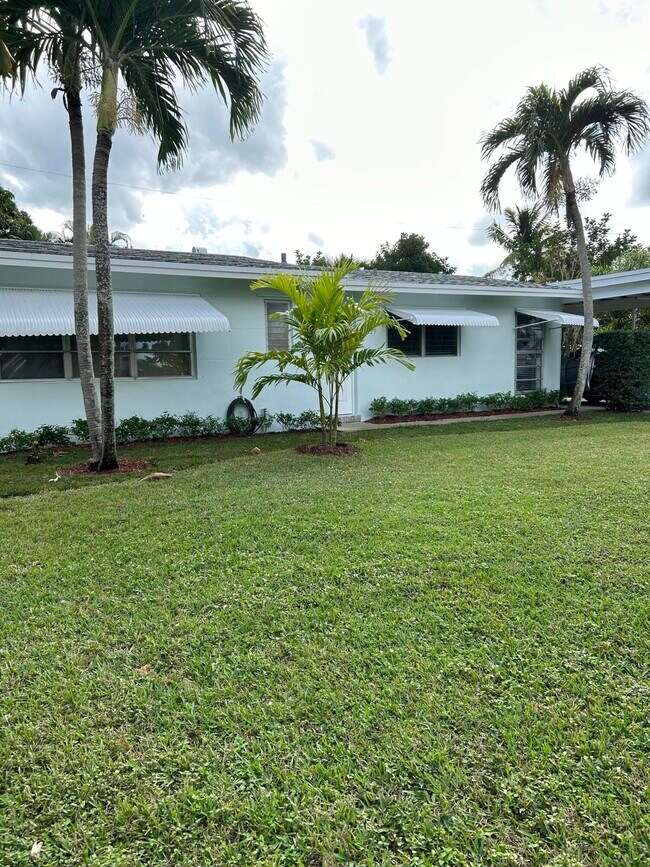 Foto del edificio - 829 Dogwood Rd