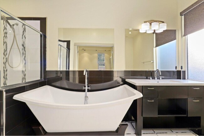 Foto del edificio - 8551 Heather Cross Way