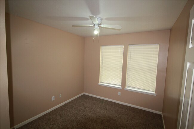 Foto del edificio - 6418 Mountain Pines Ln