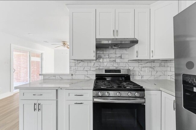 Building Photo - 3923 Hickok Ln