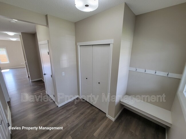 Building Photo - 4433 Annett Common SW