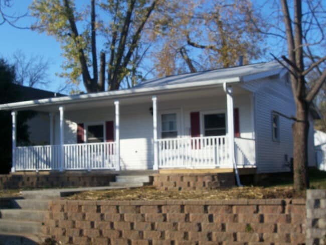 Building Photo - 433 E Southern Dr