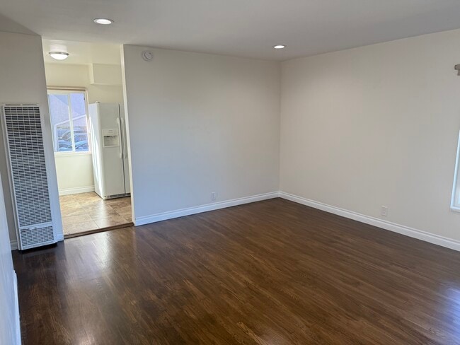 Building Photo - 316 Calle Miramar