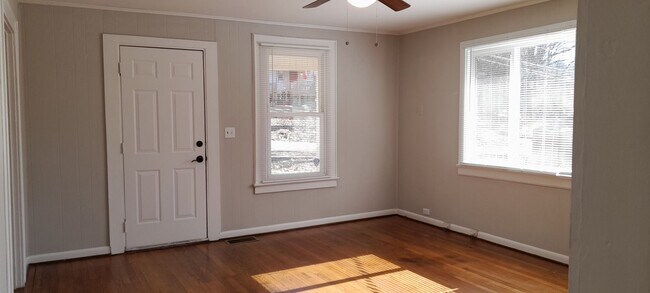 Foto del edificio - 2 Bedroom 1 bath bungalow in Red Bank TN