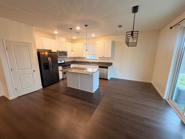 Foto del edificio - Lovely 3 bedroom home for rent in Hanford CA