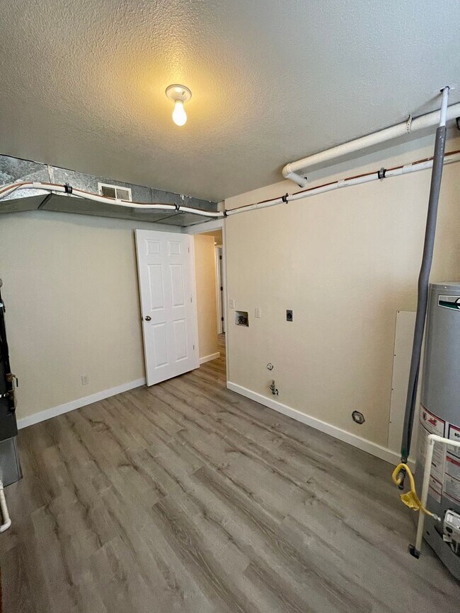Building Photo - 5 bedroom home!