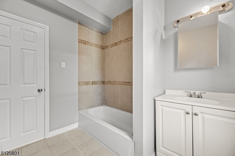 Foto principal - 49 Treacy Ave