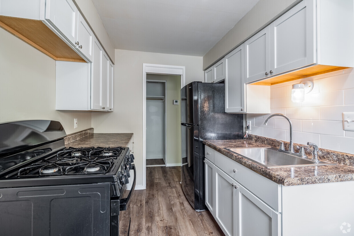 Primary Photo - Premier Garden Apartments