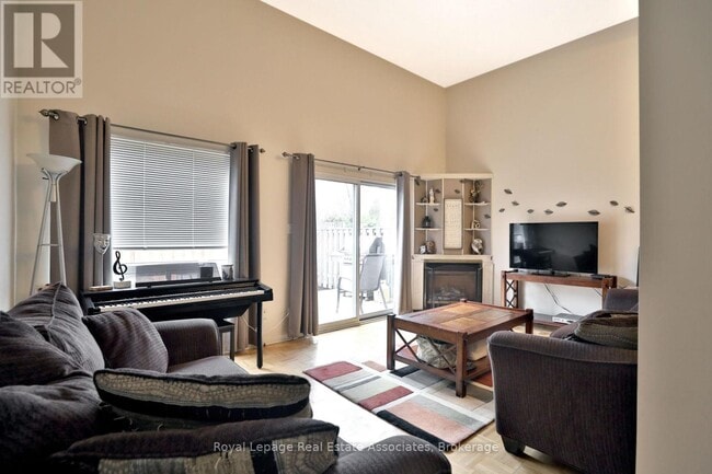 Building Photo - 1270-1270 Gainsborough Dr