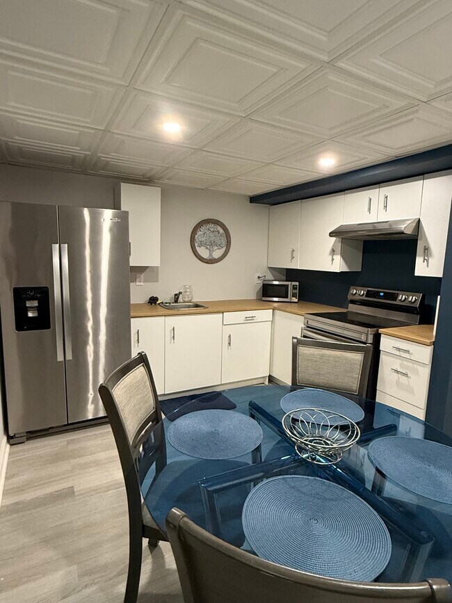 Foto del edificio - 2228 E Main St