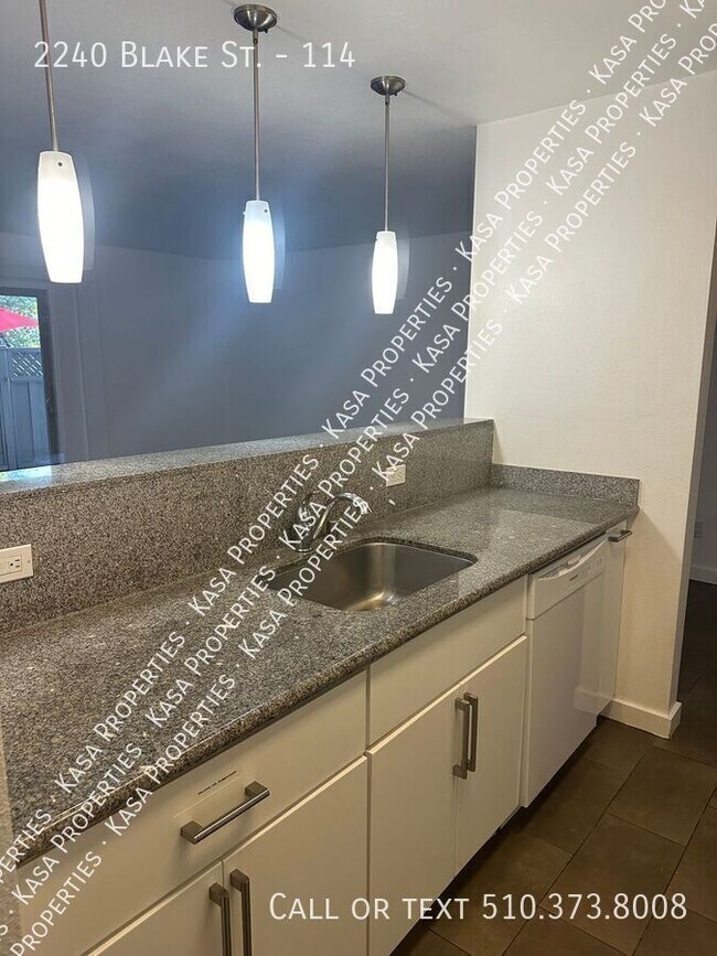 Foto del edificio - 2240 Blake St