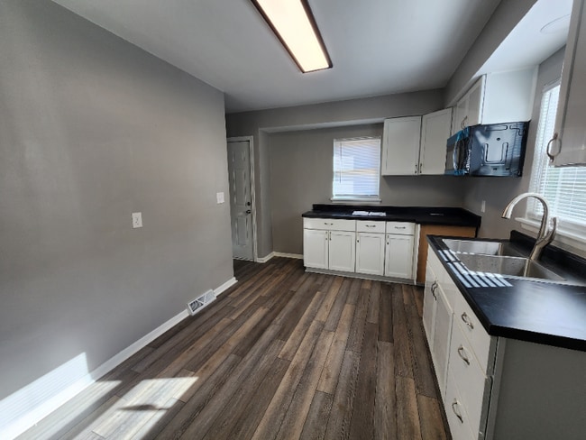 Building Photo - 2049 34th St