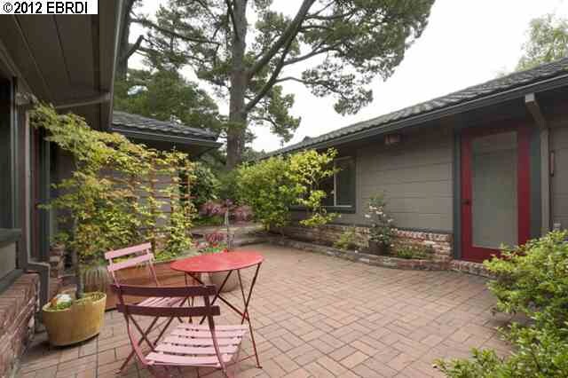 Building Photo - 2047 Asilomar Dr