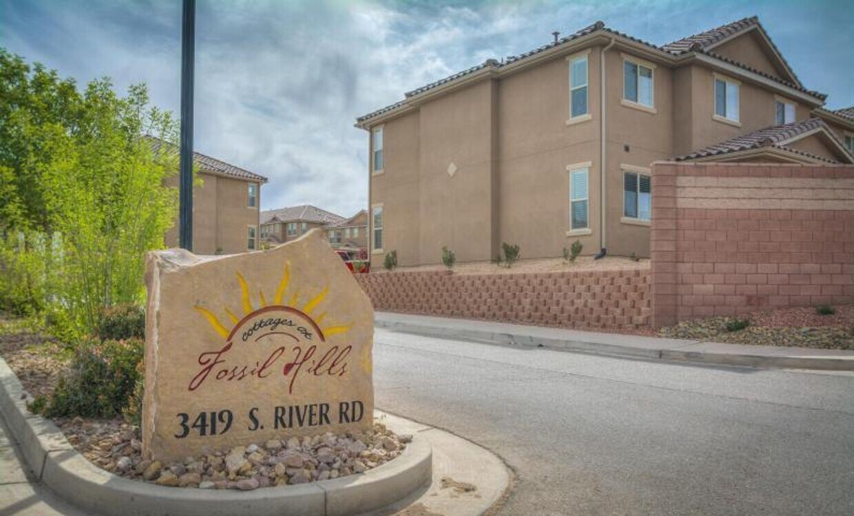 Foto principal - Fossil Hills Townhome!