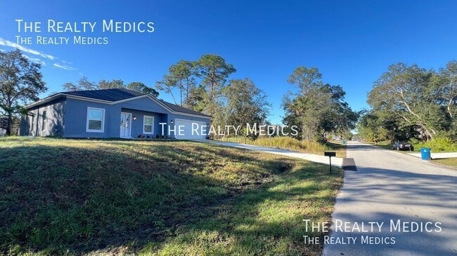 Building Photo - 378 Trilby Rd SW