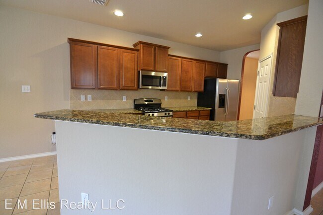 Building Photo - 4 br, 2.5 bath House - 6215 Gilmer Mill