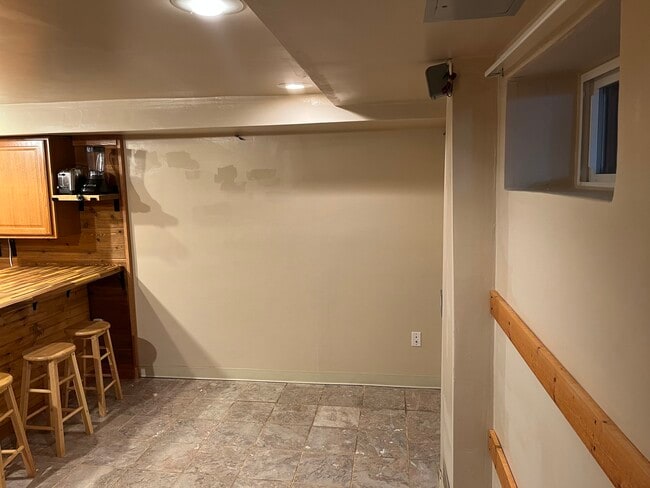 Building Photo - 142 Webster St NE