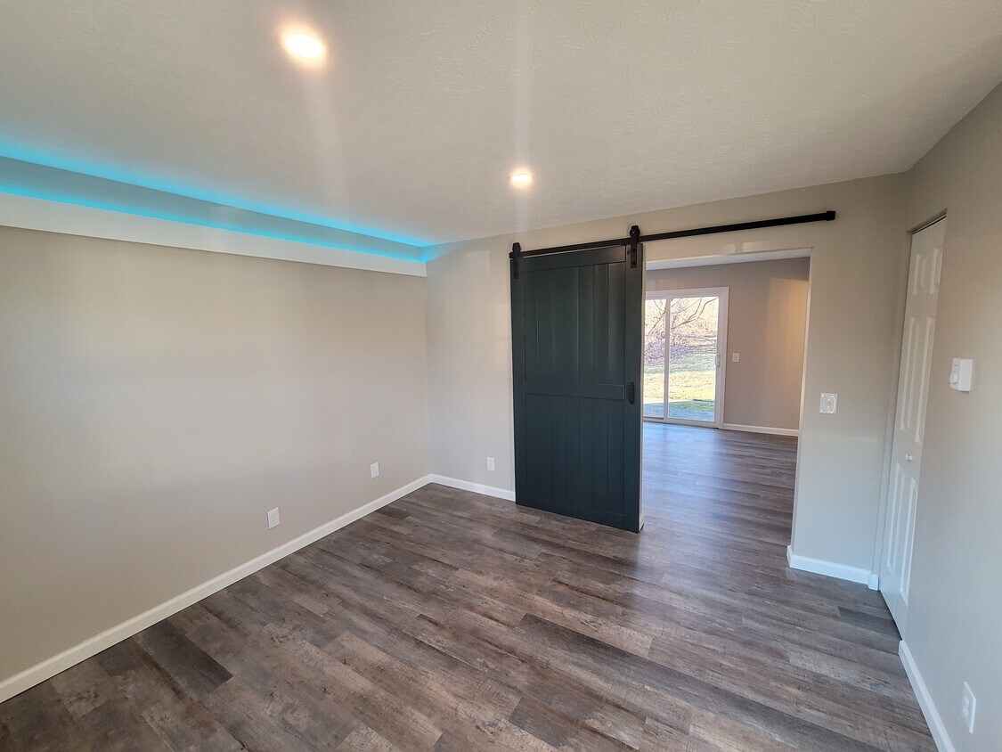 SALA FAMILIAR - 4637 Tioga St NW