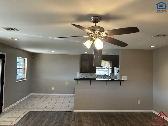 Building Photo - 4708 SE Sunnymeade