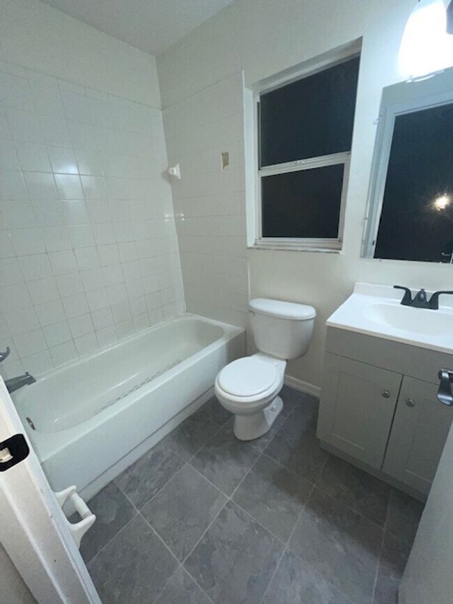Foto del edificio - 3 Bed 2 Bath Home | Pet Friendly | Double ...