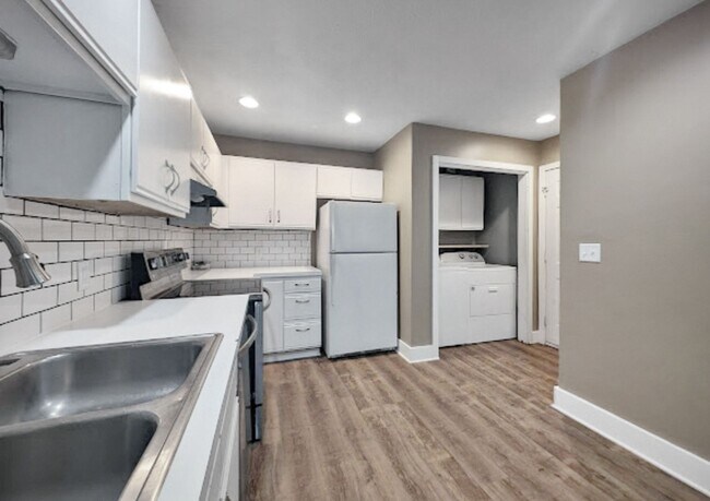 Foto del edificio - 3612 13 Mile Rd NE