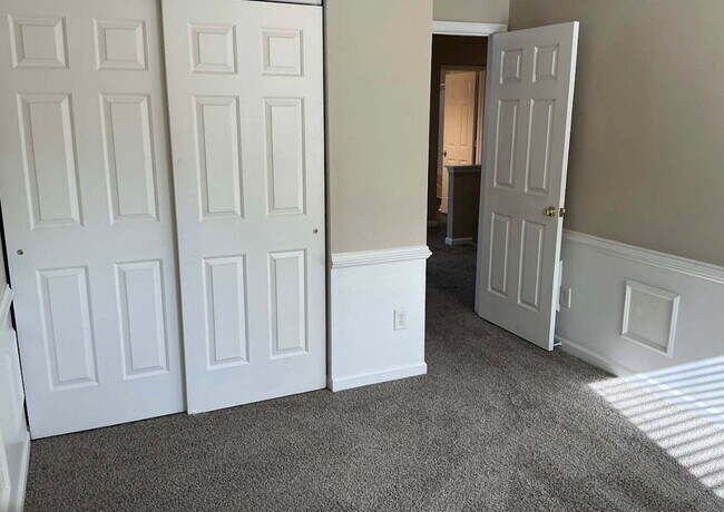 Building Photo - 313 Rondelay Dr