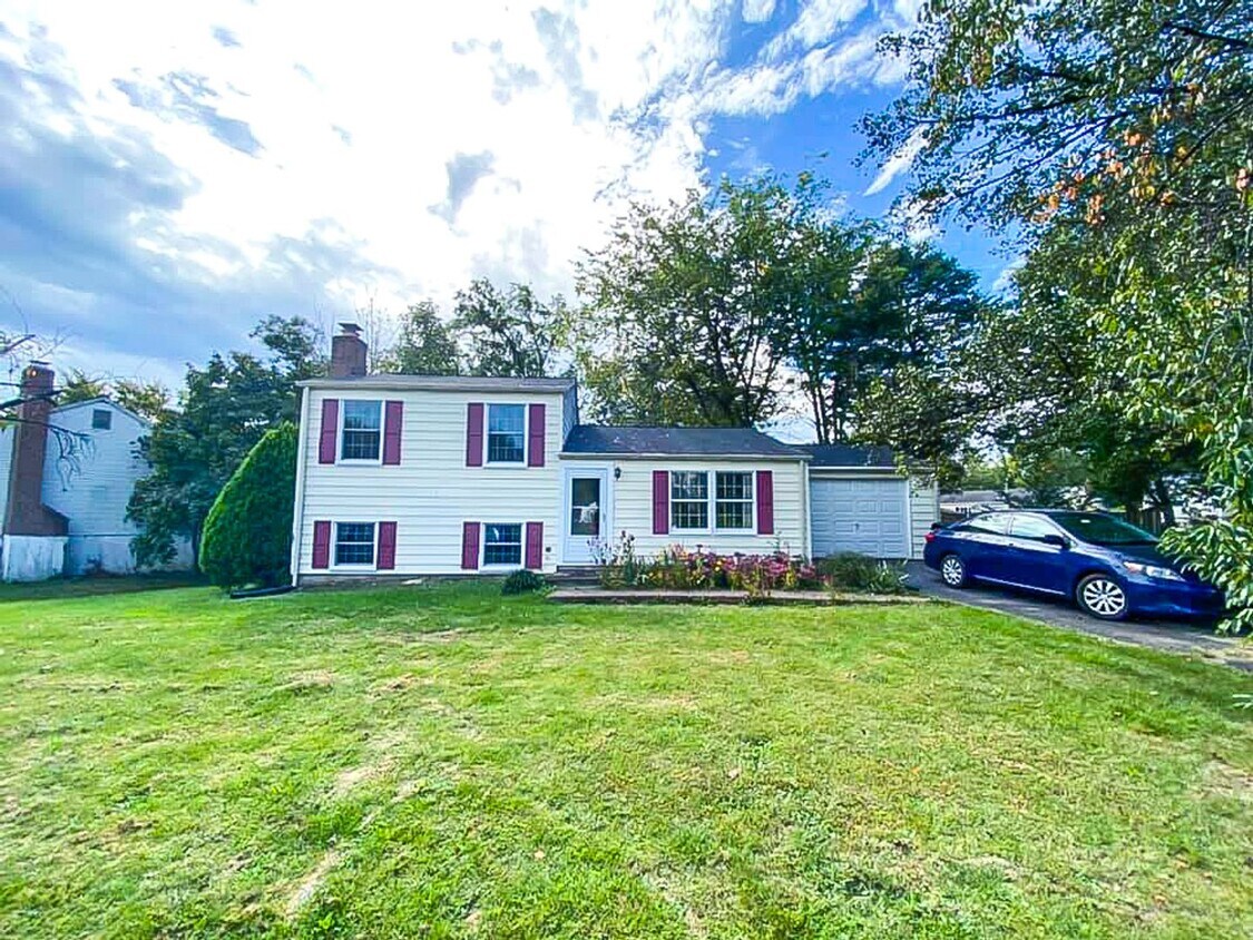 Primary Photo - Beautifully Maintained 3 Bed 2 Bath Single...