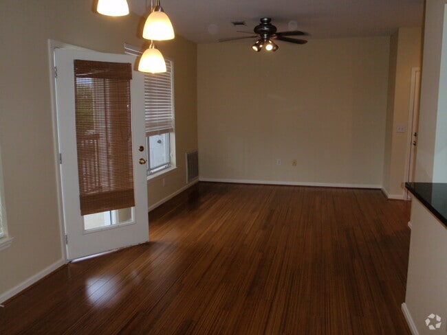 Building Photo - 724 North Street
