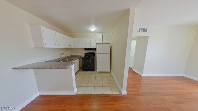 Foto del edificio - 512 North Cir