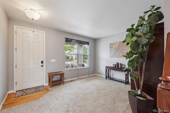Foto del edificio - "Charming 3-Bed Sanctuary in Englewood: Spacious 3,089 Sq Ft with 2.5 Baths!"