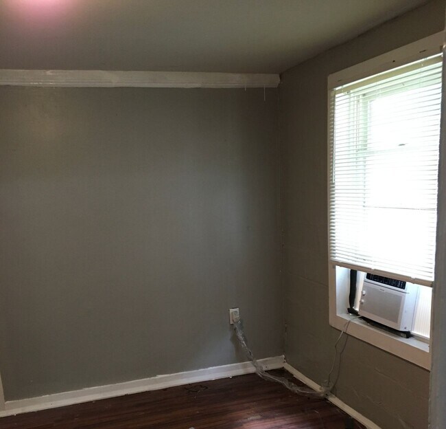 Foto del edificio - COMING SOON! 2 Bed / 1 Bath