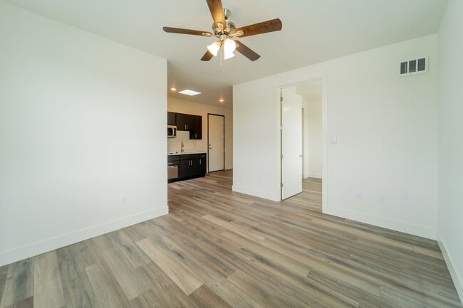Foto del interior - Janie Apartments - Free internet!