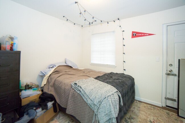 Photo - Newly Renovated Temple Apartment