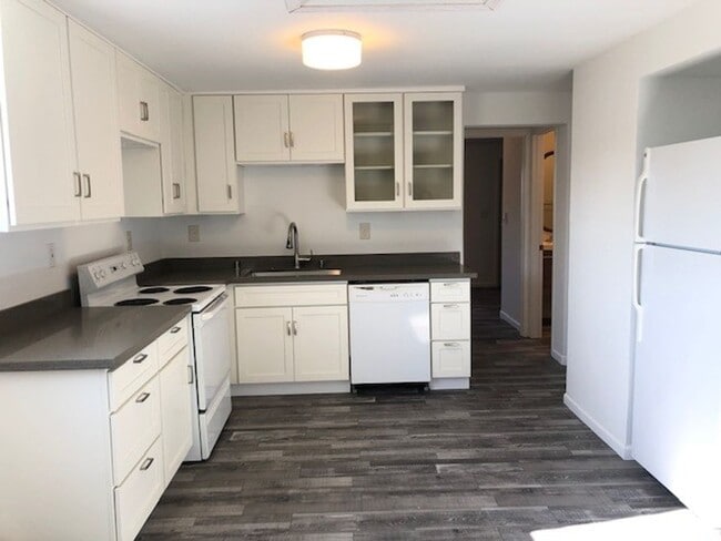 Building Photo - New 1 Bedroom 1 Bath Mother in law in Everett