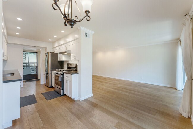 Building Photo - 2821 Miradero Dr