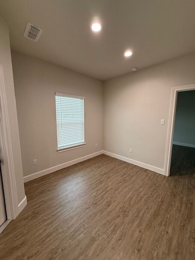 Foto del edificio - 7017 Glen Abbey St