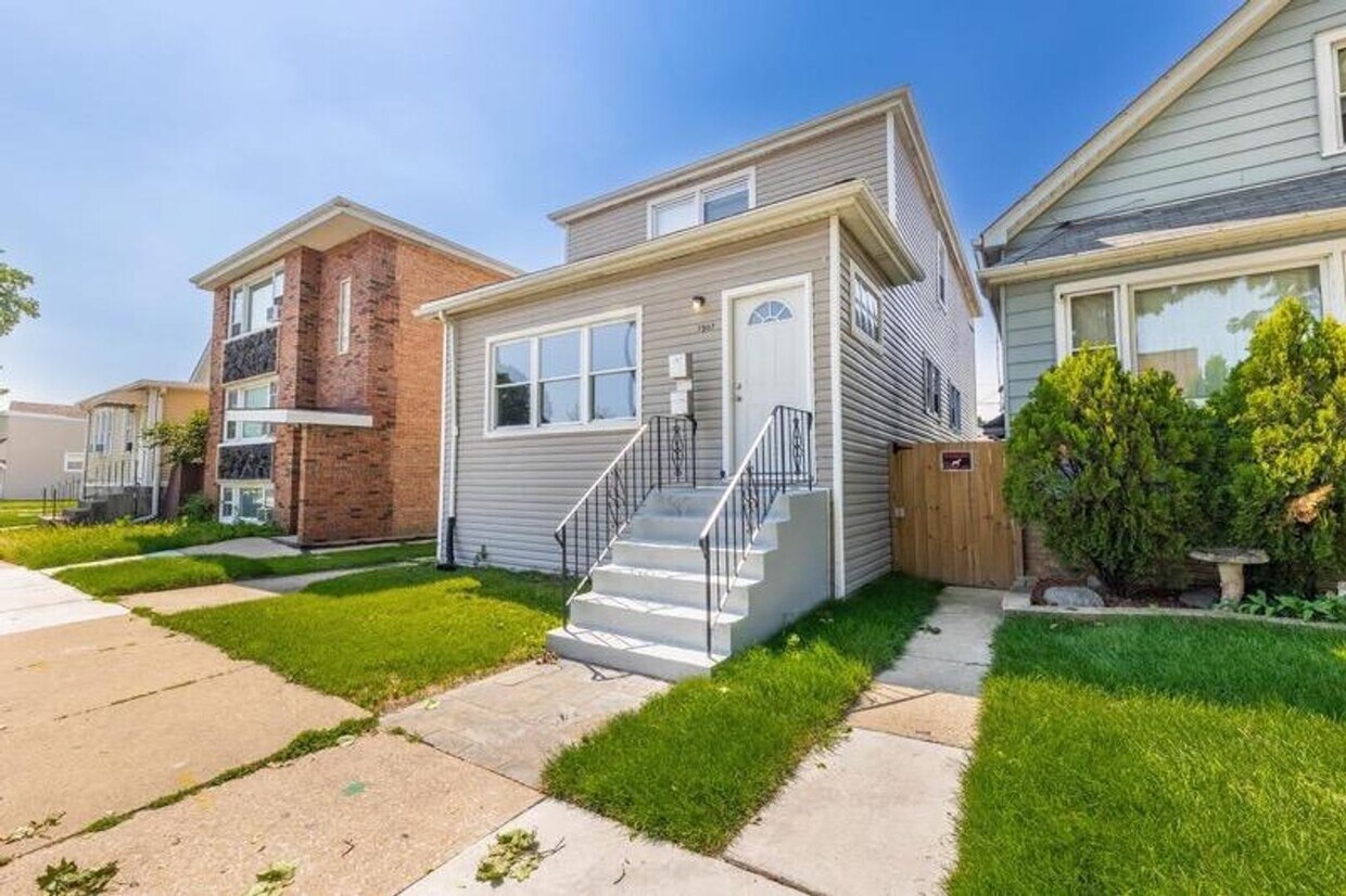 Primary Photo - 7507 W. 58th St.