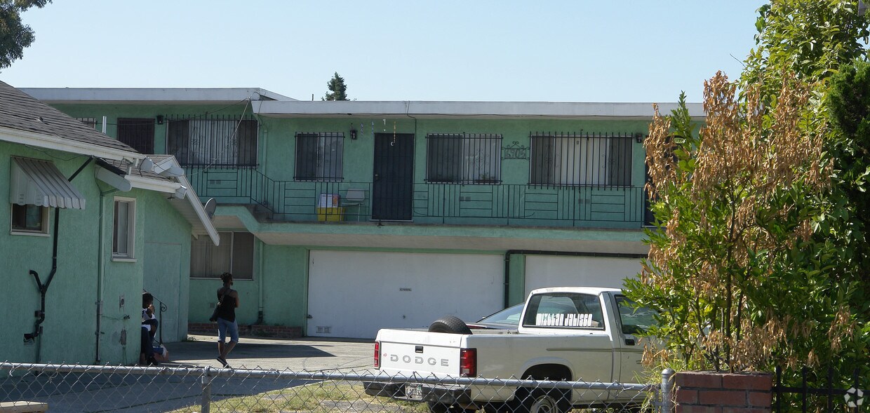 Building Photo - 6905-6909 Fresno St