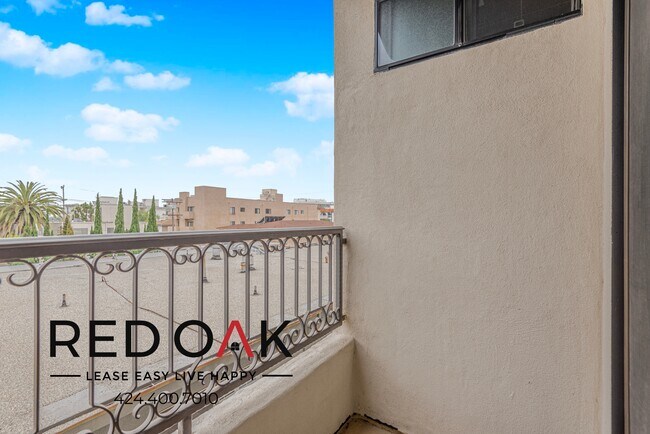 Foto del edificio - 11649 Mayfield Ave