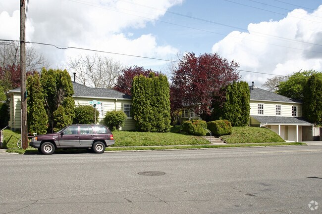 Building Photo - 4021 SE Belmont St