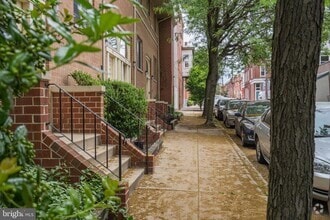 Building Photo - 700 Pennock St