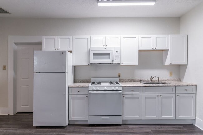 Foto del edificio - Renovated 1 Bedroom Apartment in Historic Colonial Building Unit 306