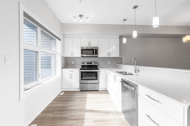 Building Photo - 1631 Hammond Cres NW