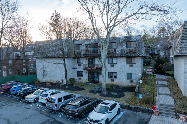 555 Central Park Ave - Scarsdale Meadows