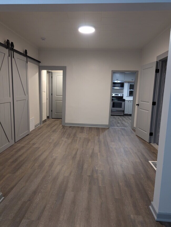 Comedor - 2313 Drake Park Ave