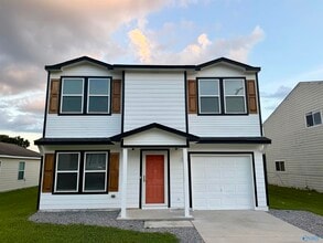 Building Photo - 226 Dormont Dr NE