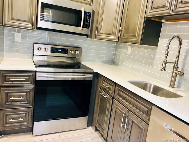 Foto del edificio - 155 Candlewood Dr