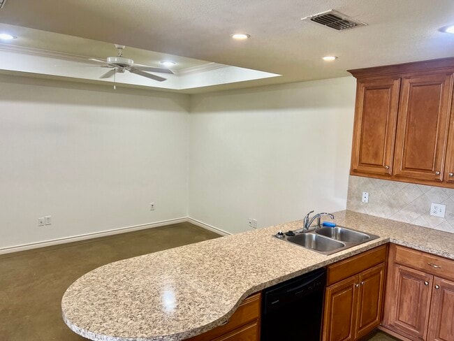 Building Photo - 202 Chestnut Dr